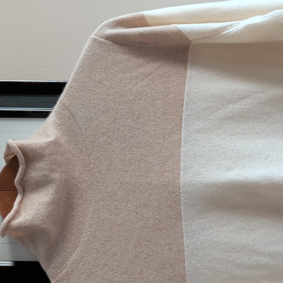 Gobi 100% Mongolian Cashmere Cream and White Colourblock Turtleneck Sweater - Picture 3 of 15